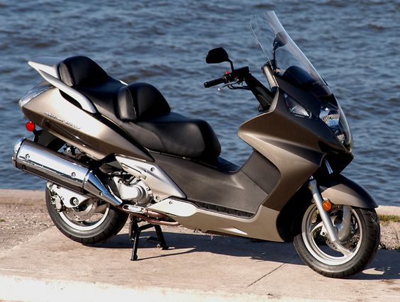 Honda Silverwing 600 фото